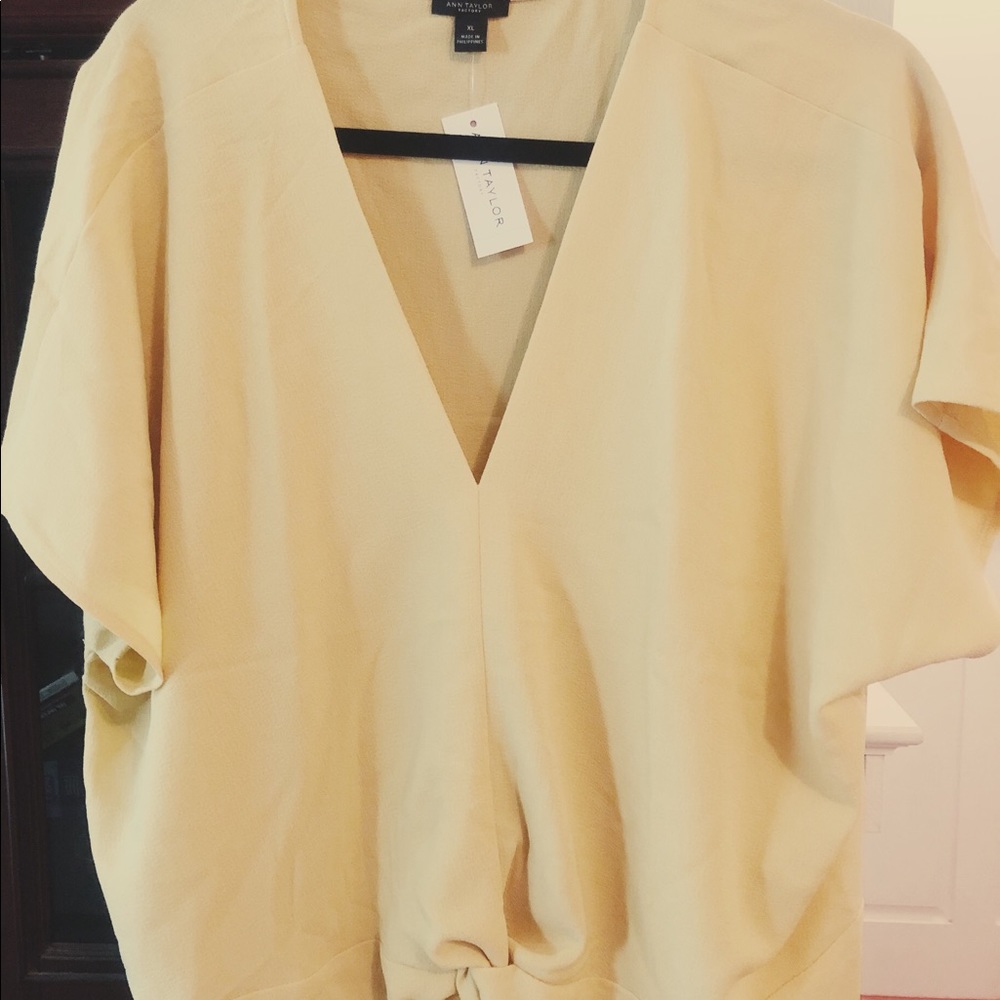 ⚡️Ann Taylor Twist Tie Front Shirt⚡️